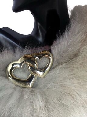 VINTAGE 1980'S GOLD TONE DOUBLE HEART BROOCH